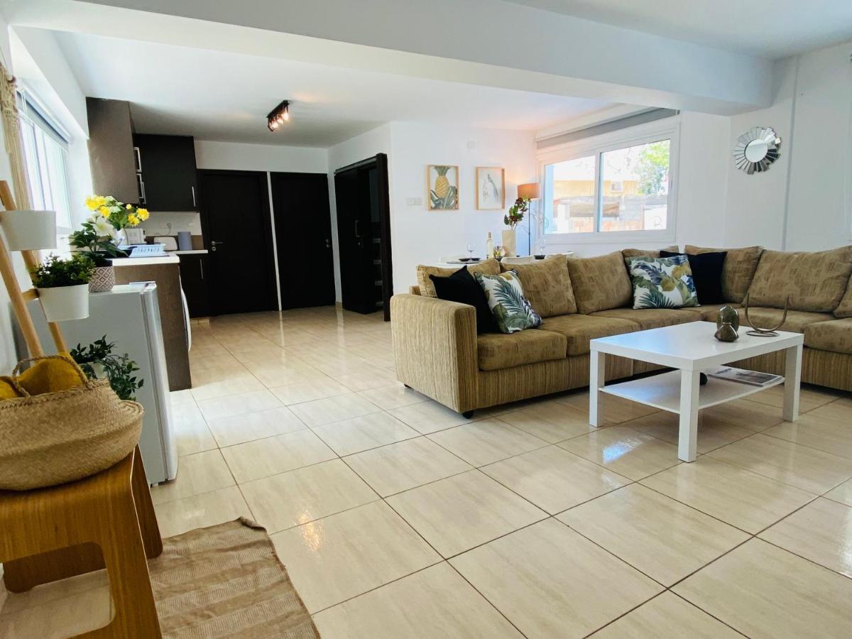 Serena'S 2-Br Apartment In 拉纳卡 外观 照片